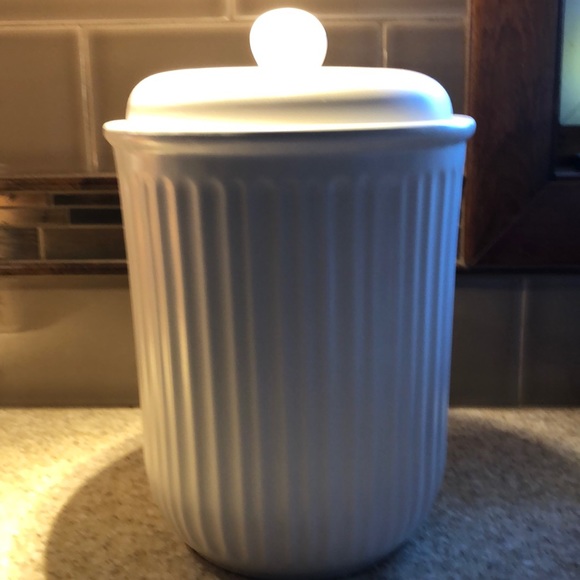 Canister - Picture 1 of 2